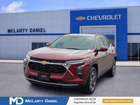 Used 2024 Chevrolet Trax LT w/ LT Convenience Package FWD image 2