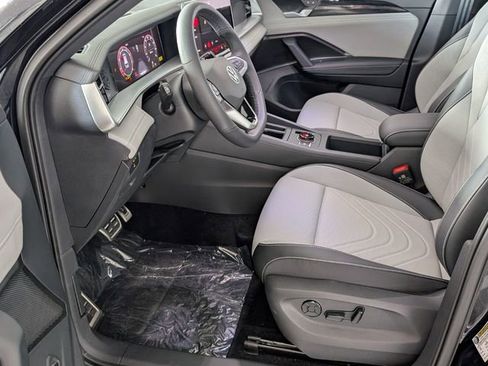 New 2026 Volkswagen Tiguan SE R-Line FWD image 6