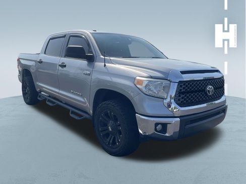Used 2017 Toyota Tundra SR5 w/ SR5 Upgrade Package RWD image 1