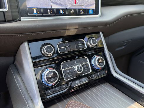 Used 2021 GMC Yukon Denali w/ Denali Ultimate Package AWD/4WD image 47