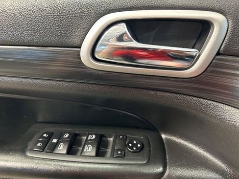 Used 2020 Jeep Grand Cherokee Altitude AWD/4WD image 23