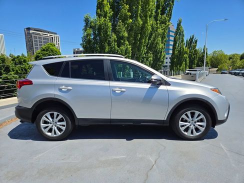 Used 2014 Toyota RAV4 Limited w/ Technology Package AWD/4WD image 3