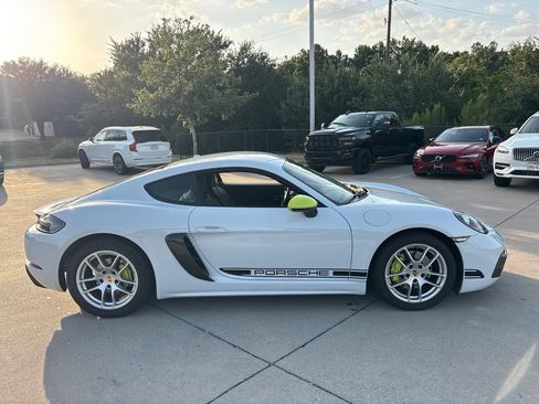 Used 2018 Porsche 718 Cayman RWD image 4