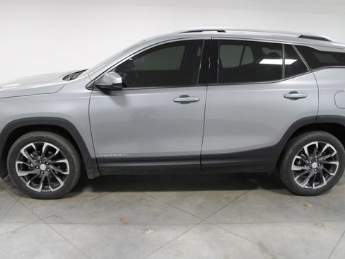 Used 2024 GMC Terrain SLT w/ Tech Package image 6