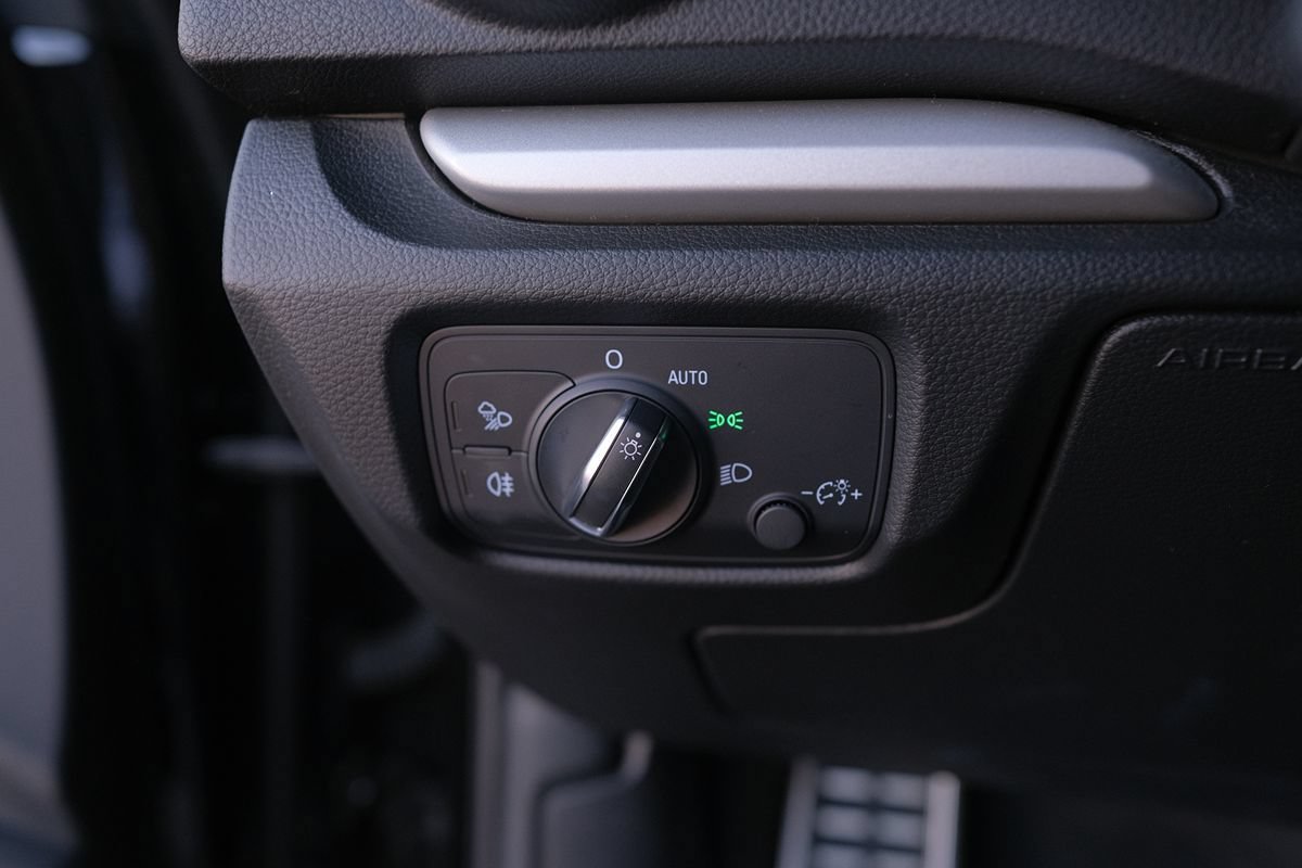 Used 2018 Audi A3 e-tron Premium FWD image 15