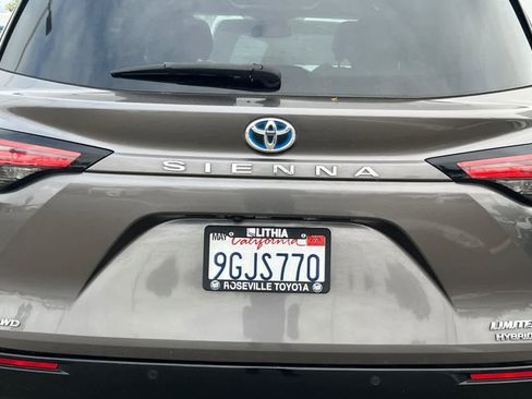 Used 2023 Toyota Sienna Limited AWD/4WD image 19