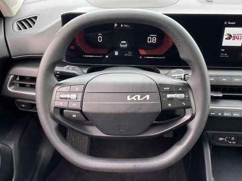 Used 2025 Kia K4 LXS image 11