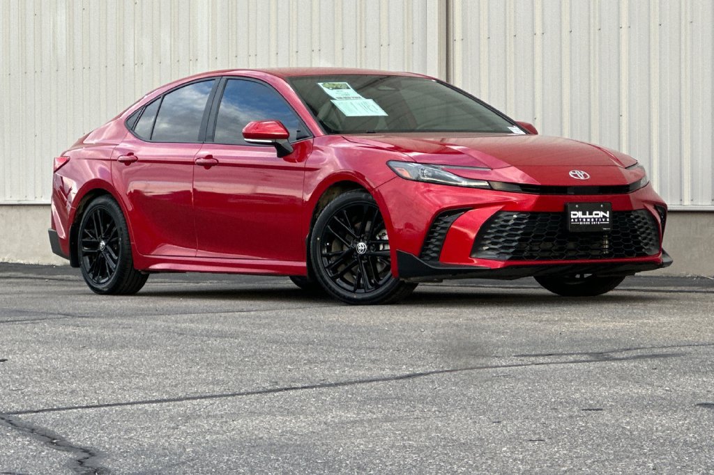 Used 2025 Toyota Camry SE w/ Convenience Package FWD image 2