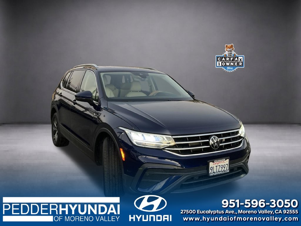 Used 2023 Volkswagen Tiguan SE w/ Panoramic Sunroof Package FWD image 1