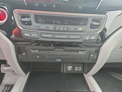 Used 2019 Honda Pilot Touring image 26