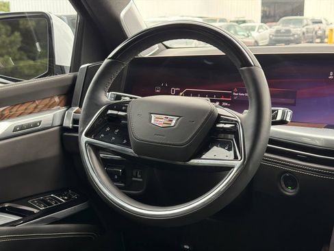 Used 2025 Cadillac Escalade Sport Platinum w/ LPO, ONYX Package AWD/4WD image 30