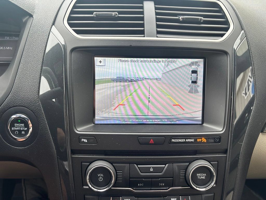 Used 2018 Ford Explorer XLT w/ Equipment Group 202A FWD image 32