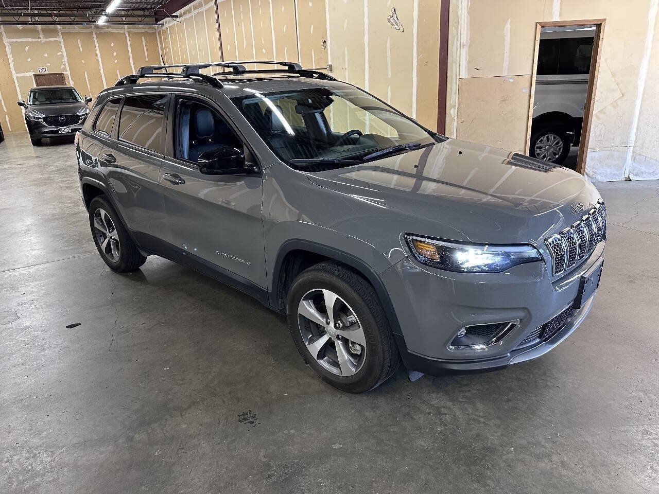 Used 2022 Jeep Cherokee Limited AWD/4WD image 2