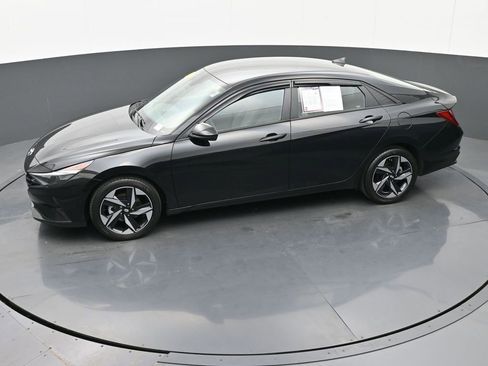 Used 2023 Hyundai Elantra SEL w/ Convenience Package image 37