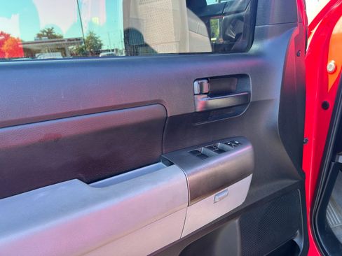 Used 2011 Toyota Tundra 4x4 CrewMax w/ Tow Pkg image 6