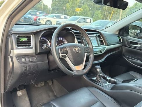 Used 2018 Toyota Highlander XLE FWD image 9