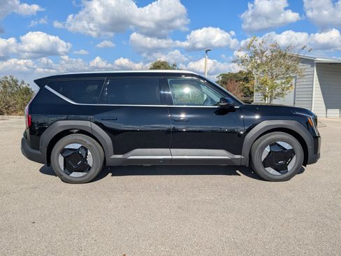 New 2026 Kia EV9 Wind image 4