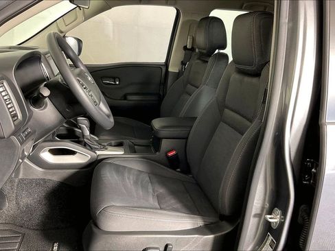Used 2024 Nissan Frontier SV w/ Technology Package RWD image 32