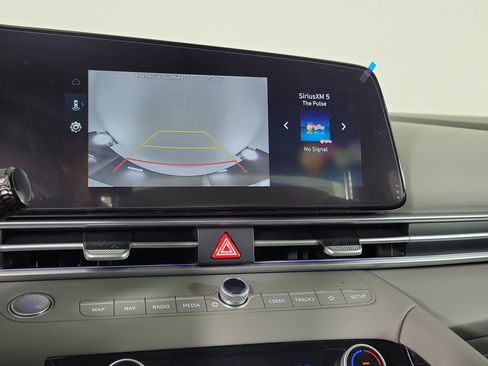 New 2025 Hyundai Elantra SEL image 14