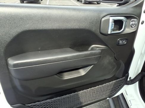 Used 2022 Jeep Gladiator Mojave AWD/4WD image 10