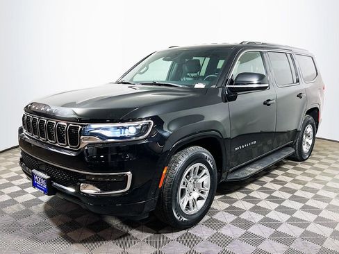 Used 2024 Jeep Wagoneer 4WD image 3