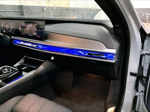 Certified 2025 BMW 760i xDrive AWD/4WD image 18