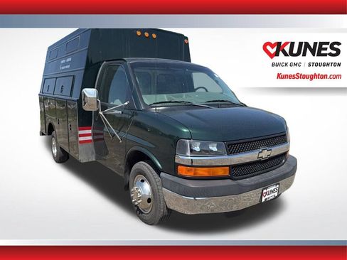 Used 2004 Chevrolet Express 3500 w/ Chrome Appearance Package RWD image 2