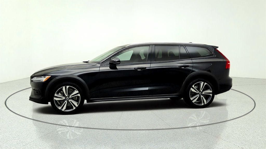 Used 2025 Volvo V60 B5 Cross Country Plus AWD/4WD image 8