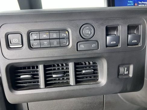 Used 2024 Chevrolet Brightdrop 400 w/ Commercial Equipment Package AWD/4WD image 18