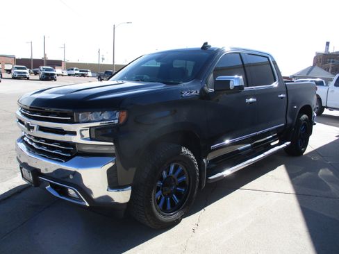 Used 2020 Chevrolet Silverado 1500 LTZ w/ LTZ Premium Package image 3