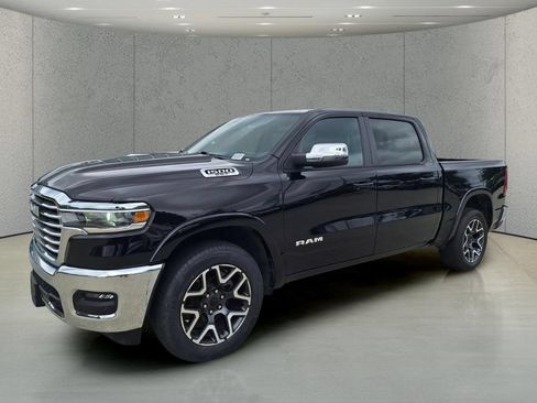 Used 2025 RAM 1500 Laramie AWD/4WD image 9