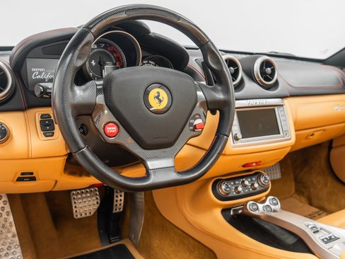 Used 2013 Ferrari California image 13