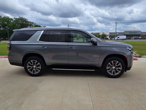 Used 2022 Chevrolet Tahoe LT w/ Luxury Package AWD/4WD image 6