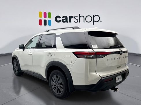 Used 2024 Nissan Pathfinder SV FWD image 3