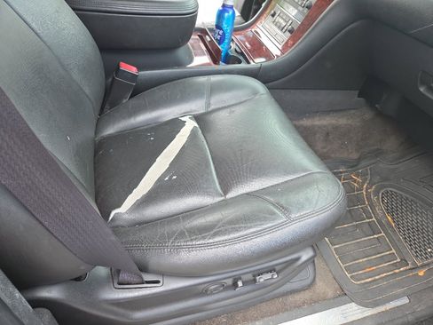 Used 2013 Cadillac Escalade ESV Premium image 18