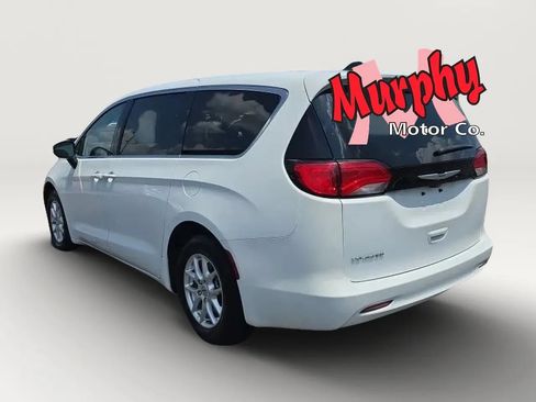 Used 2023 Chrysler Voyager LX FWD image 6
