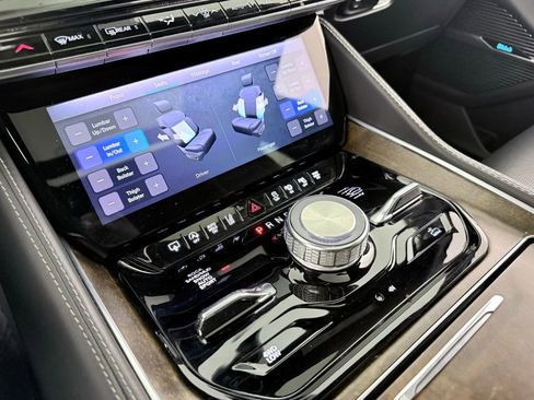 Used 2023 Jeep Grand Wagoneer L Series II image 23