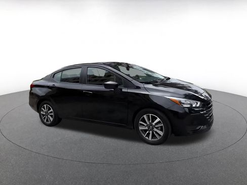 Used 2025 Nissan Versa SV image 2