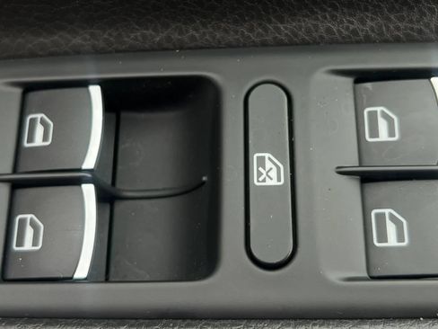 Used 2012 Volkswagen GTI 4-Door FWD image 40