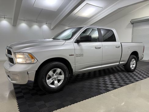 Used 2017 RAM 1500 Classic SLT image 4