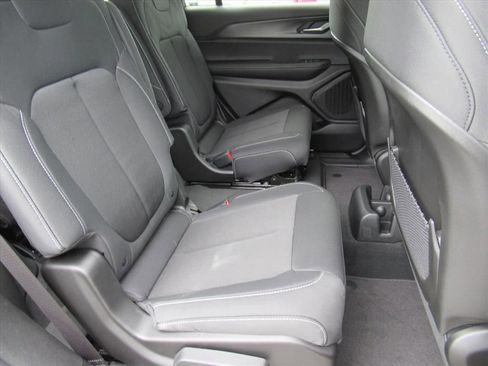 Used 2025 Jeep Grand Cherokee L Laredo w/ Luxury Tech Group I image 30