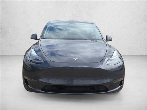 Used 2024 Tesla Model Y Long Range AWD/4WD image 2