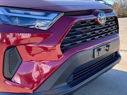 Used 2025 Toyota RAV4 XLE image 27