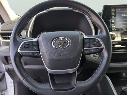 Used 2022 Toyota Highlander XLE image 21