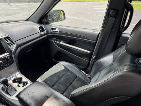 Used 2017 Jeep Grand Cherokee Altitude RWD image 18