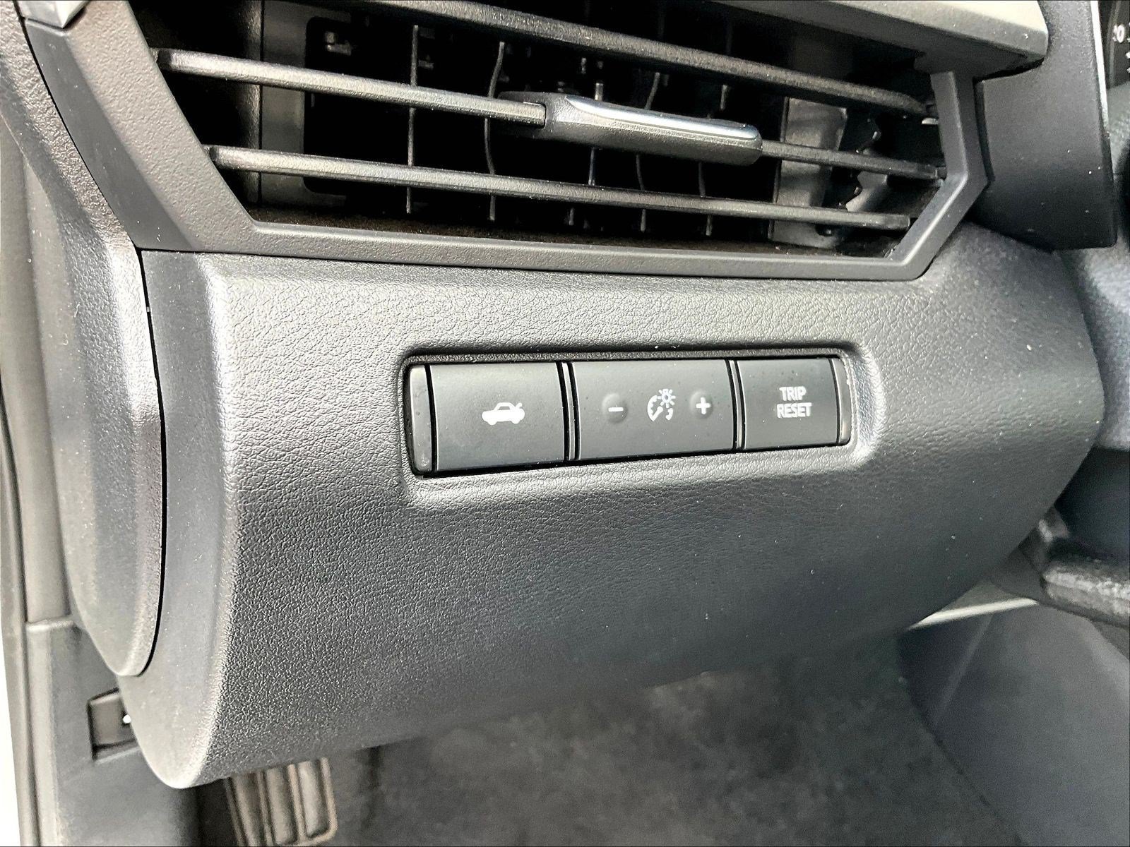 Used 2025 Nissan Altima 2.5 S FWD image 35