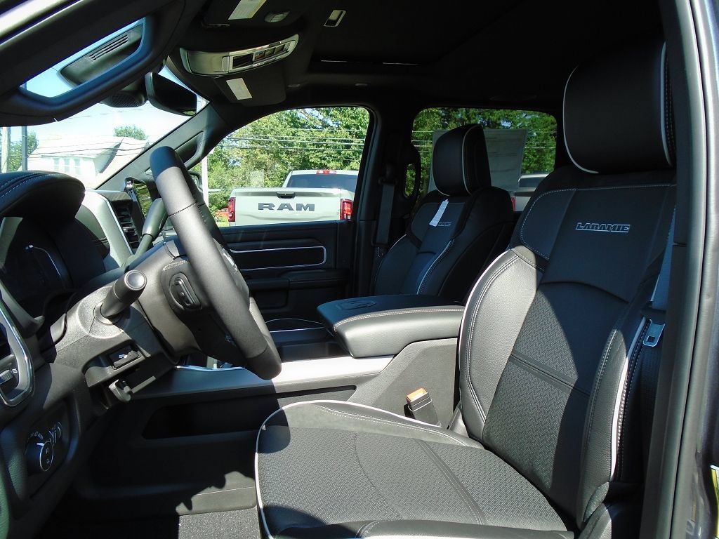 New 2026 RAM 3500 Laramie AWD/4WD image 6