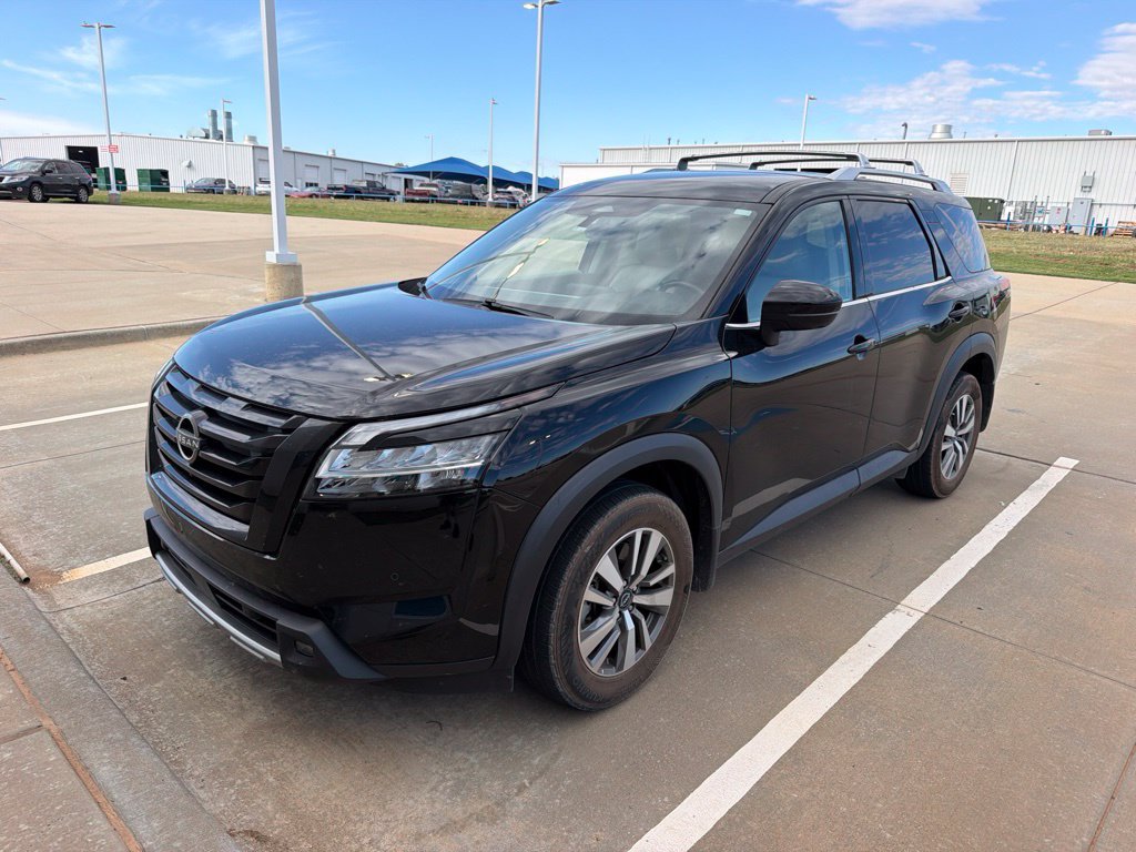 Used 2023 Nissan Pathfinder SL w/ Black Appearance Package FWD image 1