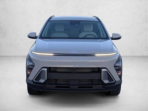 Used 2025 Hyundai Kona SEL FWD image 2