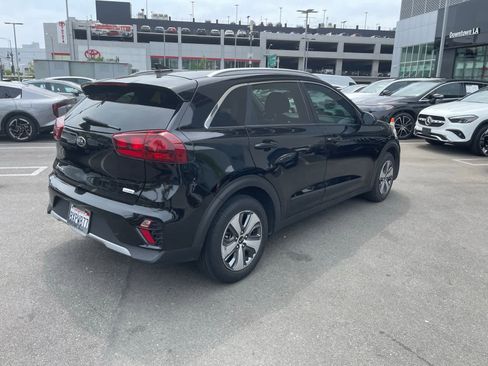 Used 2021 Kia Niro LX image 3
